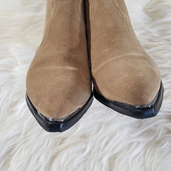 EUC Marc Fisher | Yohani Natural Beige Suede Western Ankle Bootie Sz 6.5 US - Picture 5 of 12